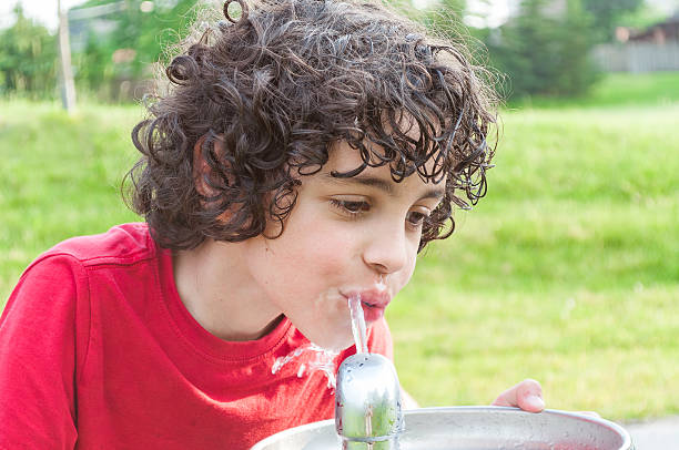istock Child drinking from a water fountain 173329772