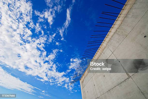 Foto de Construção De Concreto Para Baixo Da Ponte e mais fotos de stock de Arquitetura - Arquitetura, Bloco, Canal