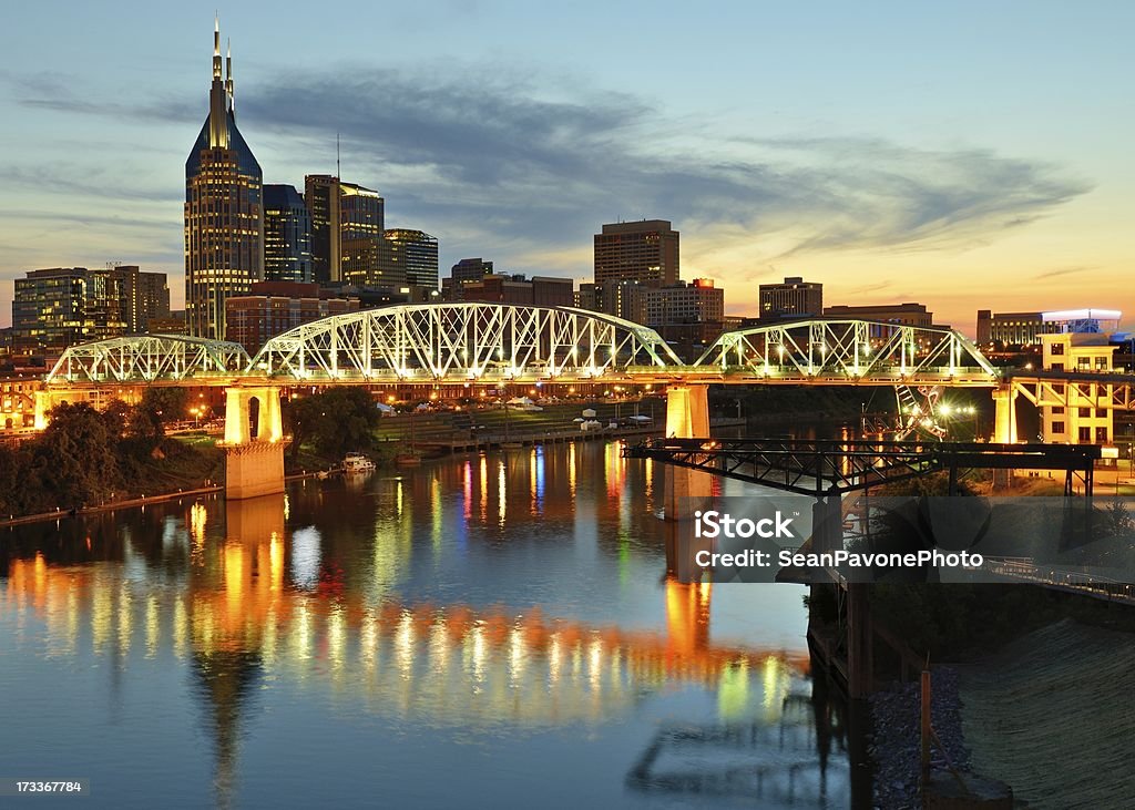 El centro de la ciudad de Nashville - Foto de stock de Agua libre de derechos