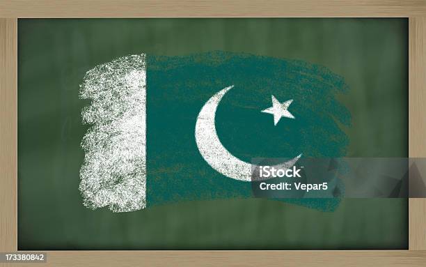 パキスタンの国旗に黒板ペインティッドチョーク - イラストレーションのストックフォトや画像を多数ご用意 - イラストレーション, クレヨン, シンプル