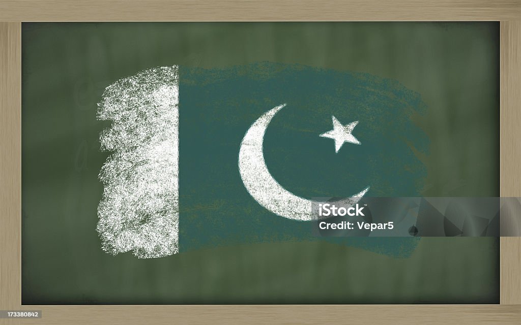 Bandeira Nacional do Paquistão, no quadro negro pintado com giz - Foto de stock de Aprender royalty-free