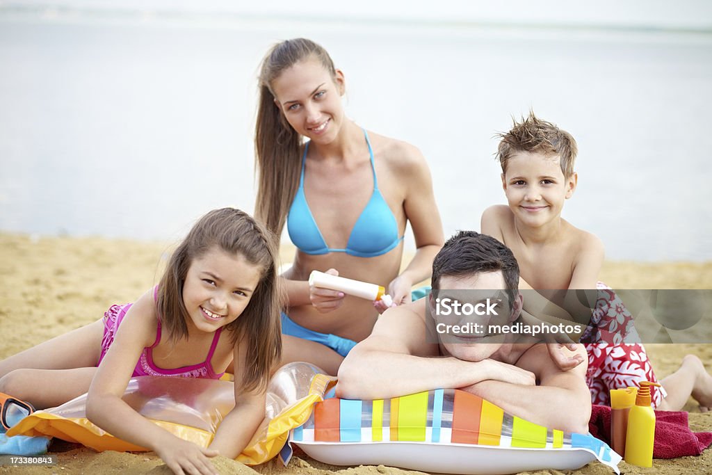 Família na praia - Foto de stock de Praia royalty-free