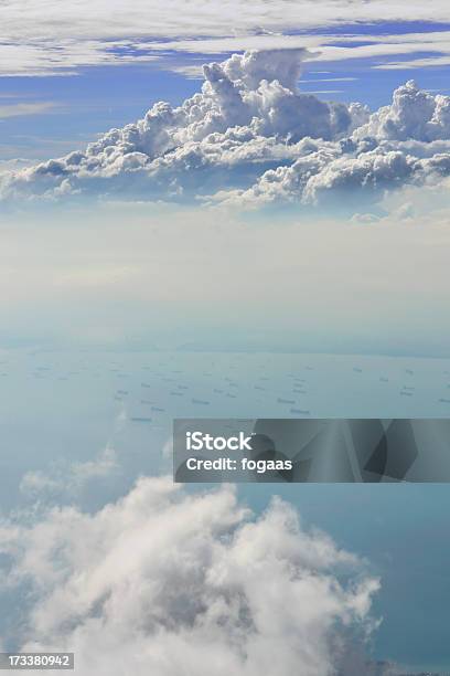 Cloud Sky Vista De Avión Foto de stock y más banco de imágenes de Agua - Agua, Aire libre, Ala de avión