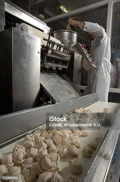 Foto de Linha De Produção Do Food Factory e mais fotos de stock de Comida - Comida, Fábrica, Indústria