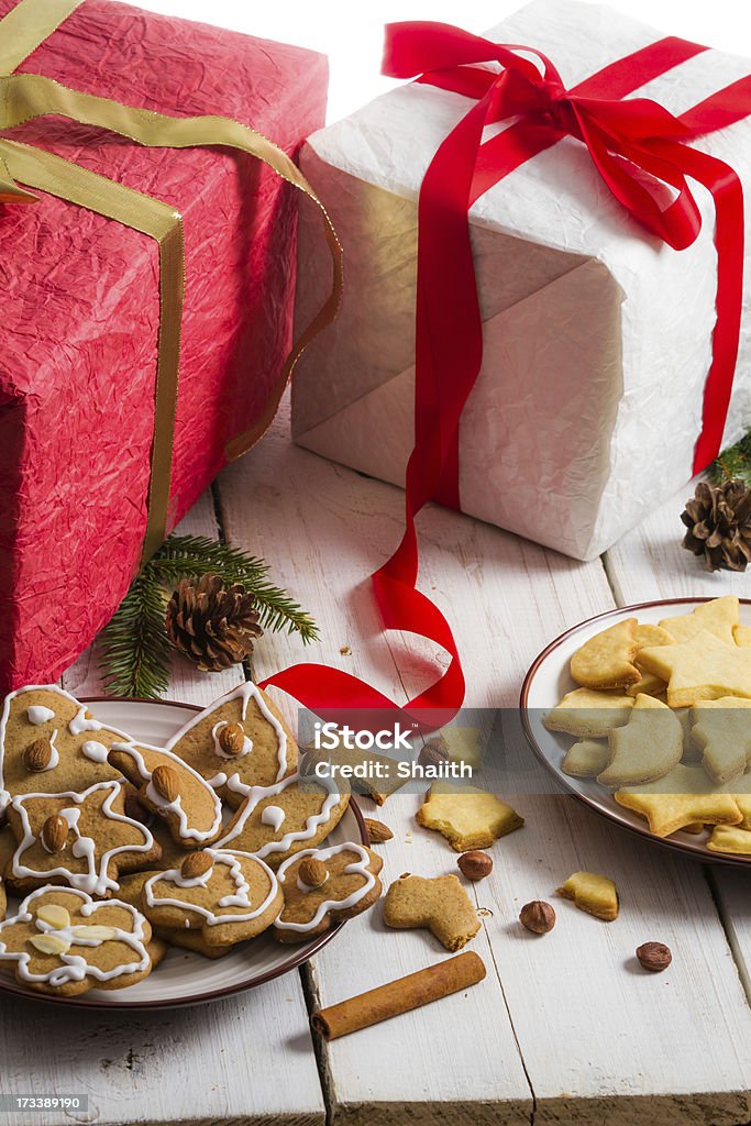 Petiscos caseiros, biscoitos de Natal em um prato - Foto de stock de Assado no Forno royalty-free