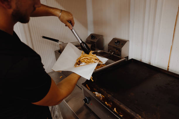 istock Serving gyros stock photo 1733985360