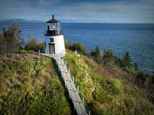 маяк оулс-хед, штат мэн - owls head lighthouse стоковые фото и изображения