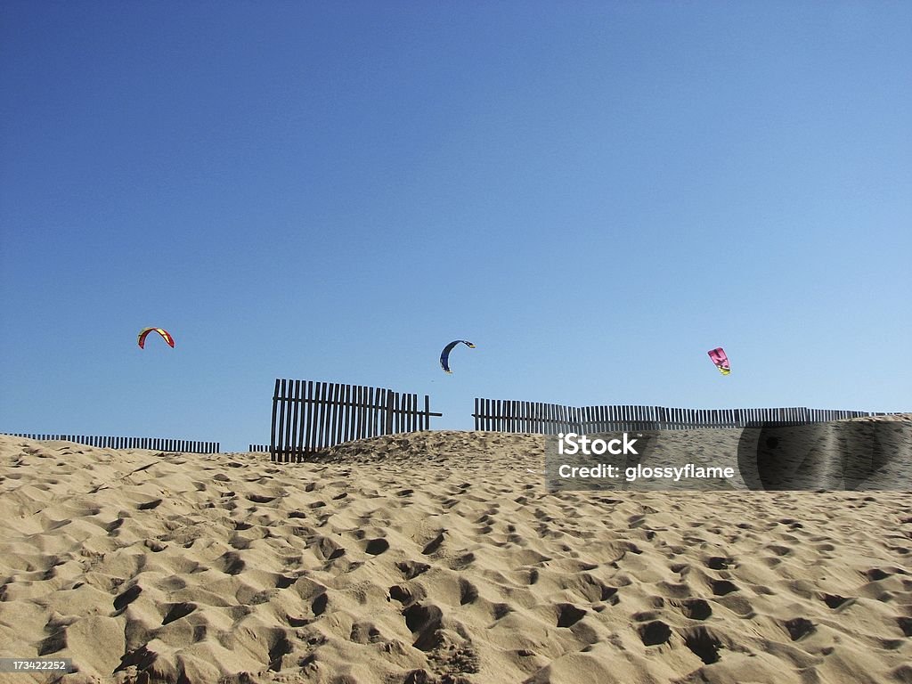 Sulla parete-Kitesurf Dune di sabbia - Foto stock royalty-free di Kiteboarding