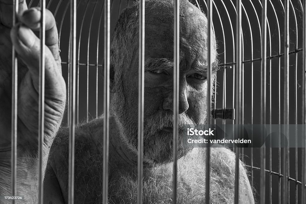 En jaula y despondent - Foto de stock de 60-69 años libre de derechos
