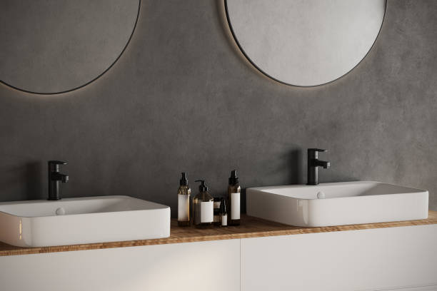 3d-rendering nahaufnahme perspektive leerer raum auf doppelter keramik-waschtisch-arbeitsplatte im badezimmer mit weißem keramik-porzellan-waschbecken mit wasserhahn, morgensonne, wand, eleganz - home interior bathroom counter top wash bowl stock-fotos und bilder