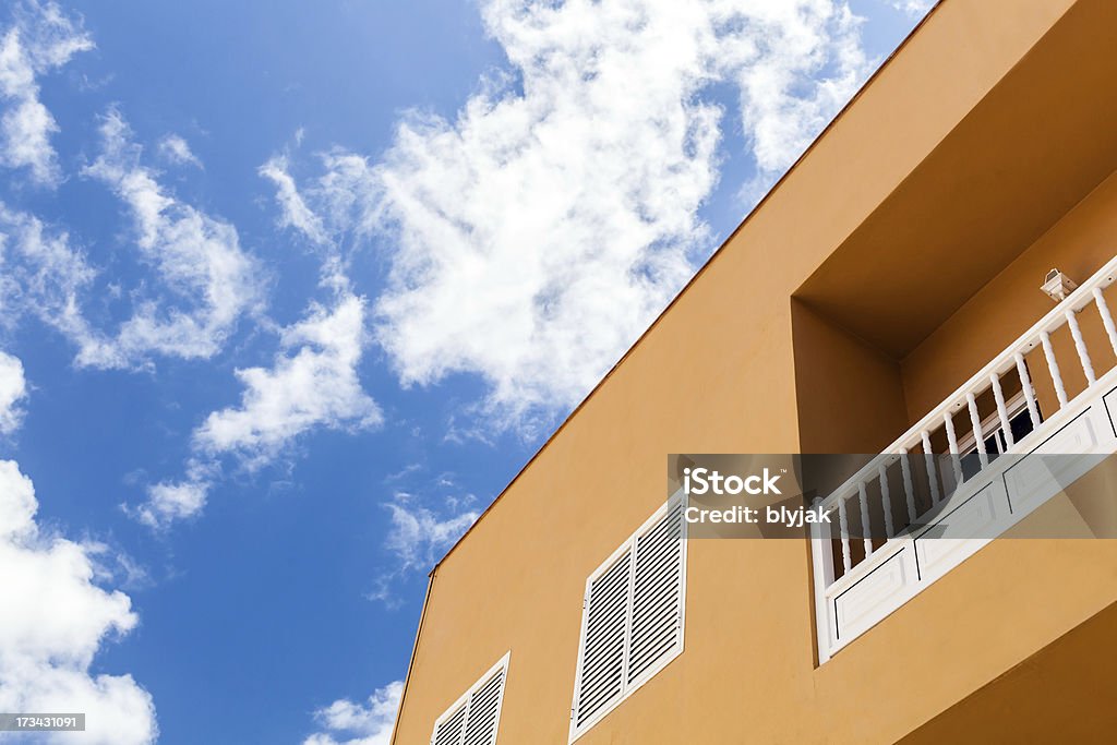 Apartment, Haus und blauer Himmel - Lizenzfrei Architektur Stock-Foto