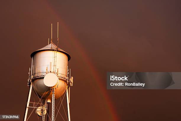 Yerington Water Tower Rainbow — стоковые фотографии и другие картинки Башня - Башня, Без людей, Блестящий