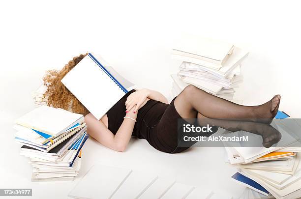 Dormir Mulher De Negócios - Fotografias de stock e mais imagens de 18-19 Anos - 18-19 Anos, Adulto, Cabelo Ruivo