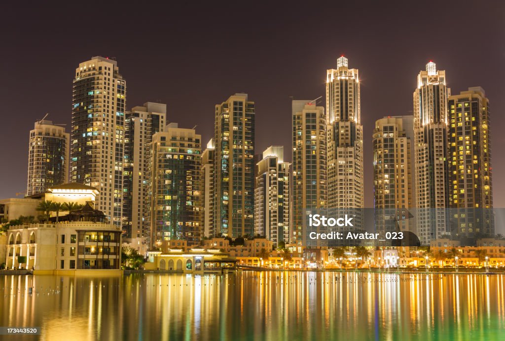 Dubai por la noche - Foto de stock de Agua libre de derechos