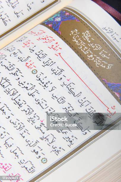 Book Of Holy Quran - zdjęcia stockowe i więcej obrazów Antyczny - Antyczny, Bez ludzi, Bliskie zbliżenie