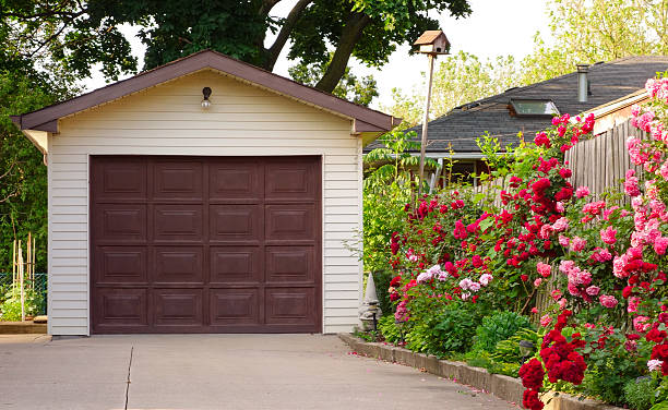 garage individuelle - detatched photos et images de collection