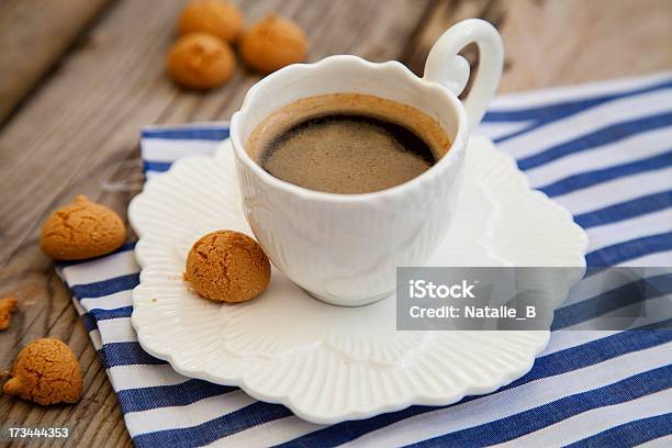 Foto de Copa Com Café Expresso Amarettini e mais fotos de stock de Amêndoa - Amêndoa, Bebida, Biscoito