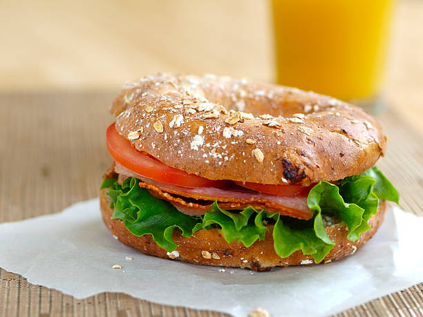 blt サンドイッチ - oat bagel ストックフォトと画像