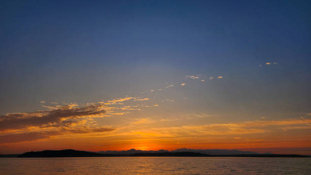 istock Sunset Over the Cascades 1734630163