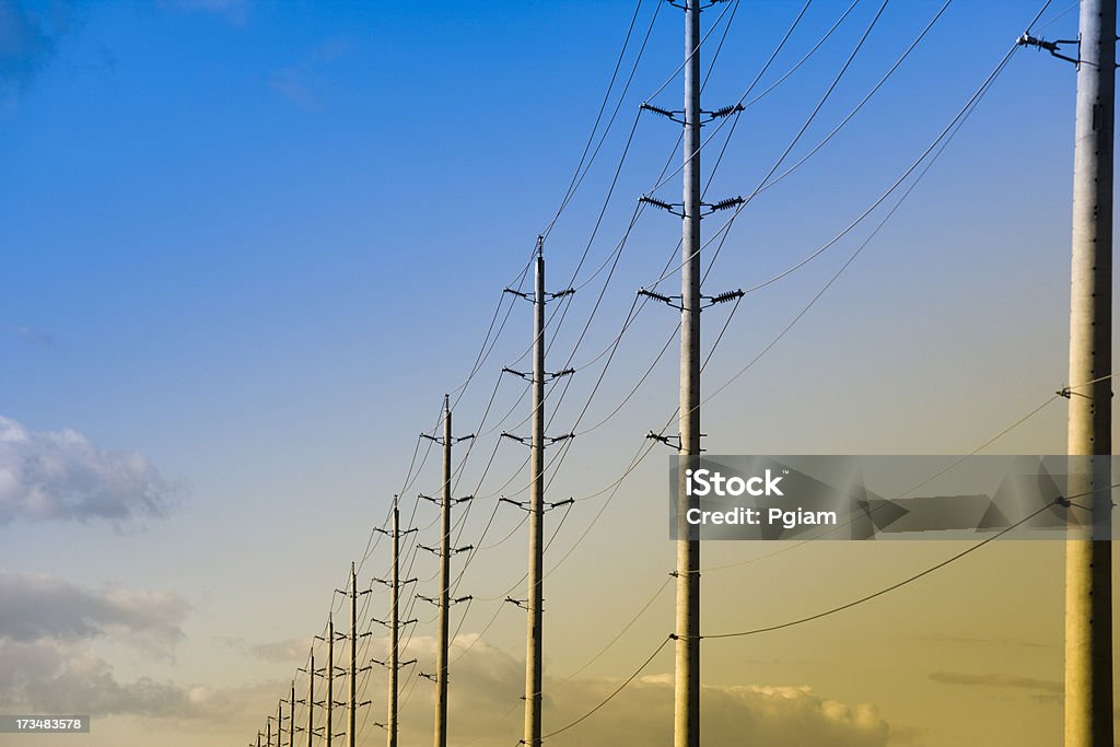 Lignes électrique électricité - Photo de Ligne à haute tension libre de droits