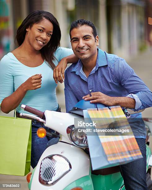 Einkaufen Für Paare Stockfoto und mehr Bilder von Abenteuer - Abenteuer, Afrikanischer Abstammung, Afro-amerikanischer Herkunft