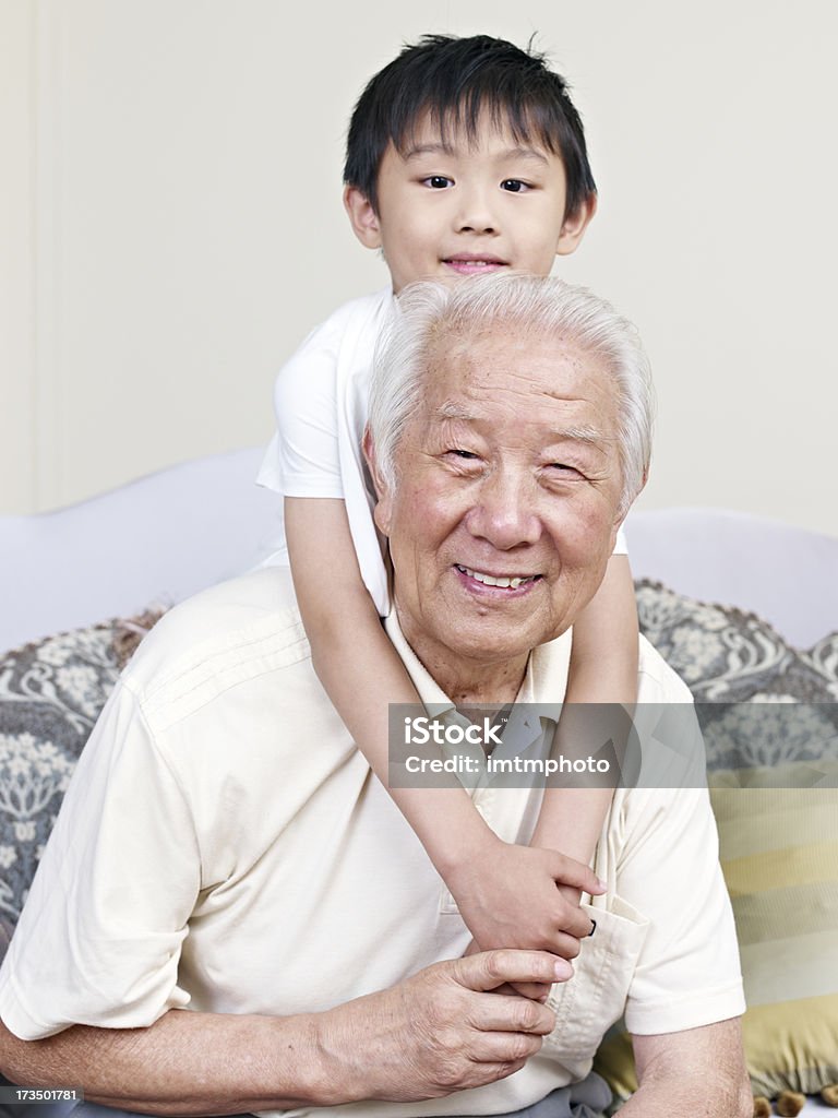 Nonno e Nipote maschio - Foto stock royalty-free di 6-7 anni