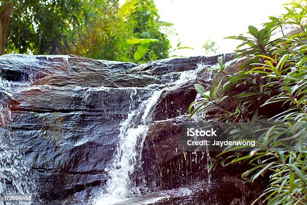 Wasserfall Mit Regenbogen Stockfoto und mehr Bilder von Blase - Physikalischer Zustand - Blase - Physikalischer Zustand, Blendenfleck, Bunt - Farbton