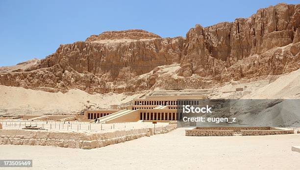 Foto de Templo Mortuário Da Rainha Hatshepsut e mais fotos de stock de Alívio - Alívio, Amon, Antigo