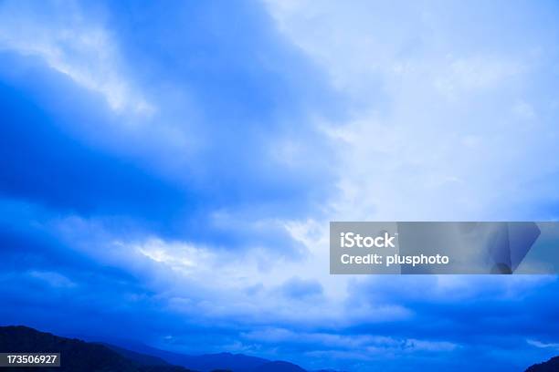 Hermoso Mañana En El Lago Foto de stock y más banco de imágenes de Agua - Agua, Aire libre, Amanecer