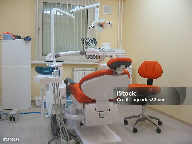 Dental Stuhl Stockfoto und mehr Bilder von Ausrüstung und Geräte - Ausrüstung und Geräte, Berufliche Beschäftigung, Besuchen