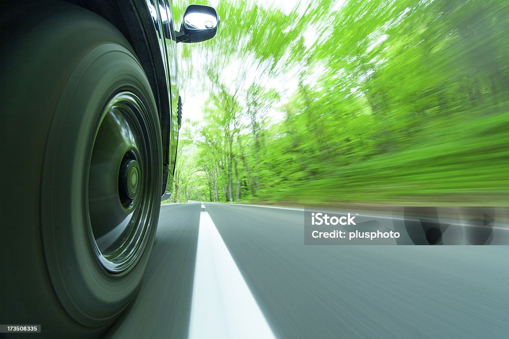 car conducir rápido en el bosque - Foto de stock de Abstracto libre de derechos