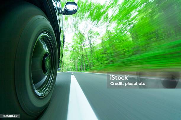 Car Conducir Rápido En El Bosque Foto de stock y más banco de imágenes de Abstracto - Abstracto, Actividad, Aire libre