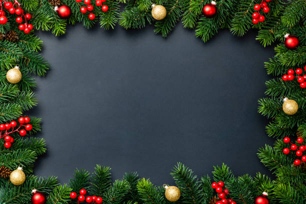 黒い背景にクリスマスの飾り枠とコピー用スペース
