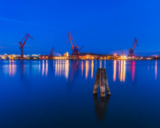 istock Evening Glow at Gothenburg Harbor: Illuminated Architecture Reflecting on the Sea 1735334328