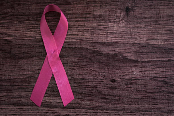 sensibilisation au cancer du sein - breast cancer cancer breast cancer awareness ribbon pink photos et images de collection