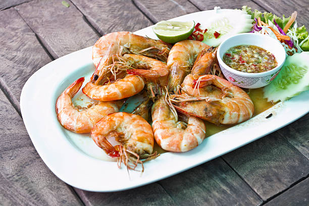 istock Grilled shrimp with spicy seafood sauce 173538700