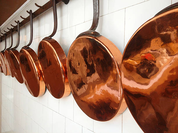 copper pans - koperen pan stockfoto's en -beelden