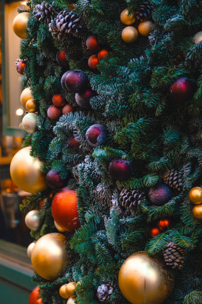 istock Decorated Christmas tree with balls 1735400522