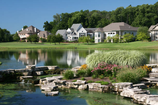 istock Homes At The Lake 1 173540354