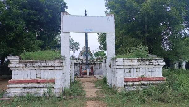 istock Shiva temple entrance 1735410801