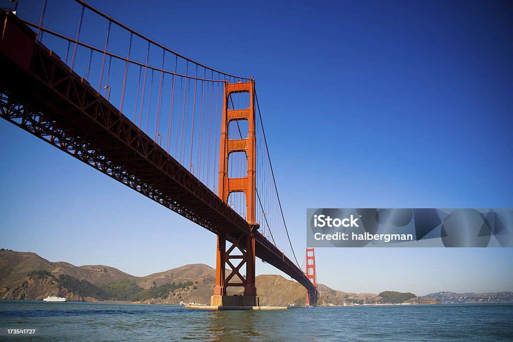 Golden Gate Bridge de baixo - Royalty-free Alto-Contraste Foto de stock