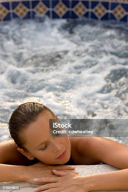 Spa Entspannung Stockfoto und mehr Bilder von Whirlpool - Whirlpool, Alternative Behandlungsmethode, Attraktive Frau