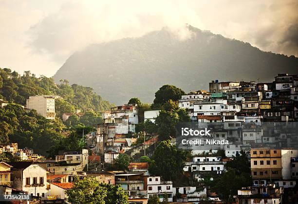 Foto de Favela Do Rio De Janeiro e mais fotos de stock de Favela - Favela, Favela - Área Destituída, Brasil