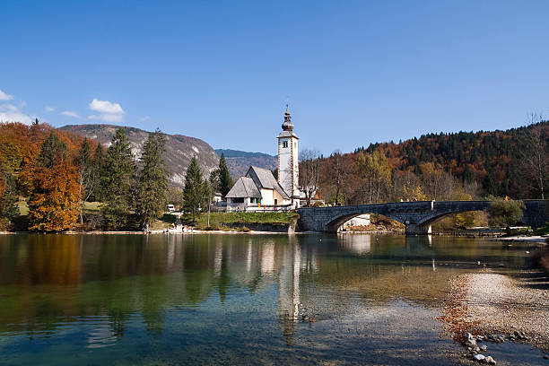 di vista - lake bohinj foto e immagini stock