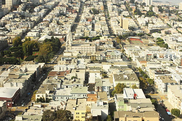 都市乱開発地区の街並み、サンフランシスコ - roof row house house san francisco county ストックフォトと画像
