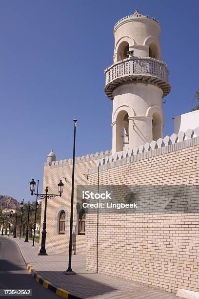 Piccolo Moschea Di Muscat In - Fotografie stock e altre immagini di Arabia - Arabia, Architettura, Arco - Architettura