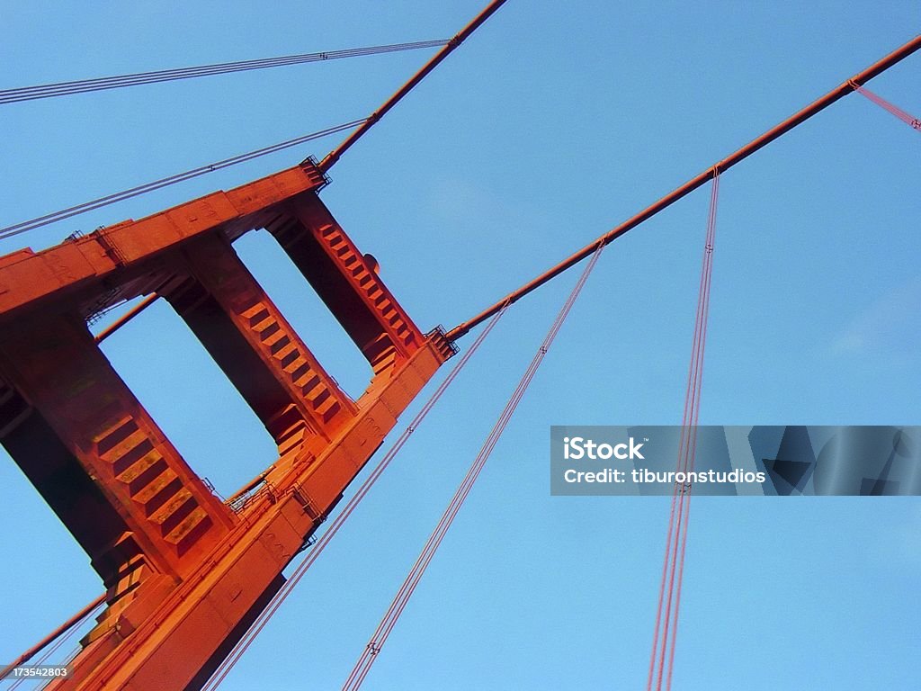 Golden Gate Bridge de baixo - Royalty-free Golden Gate Bridge Foto de stock