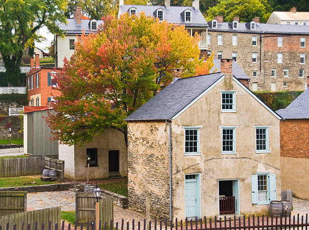 istock Tavern at Harpers Ferry 173543418