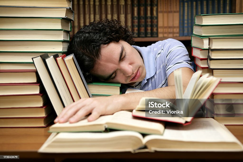 Schlafbereich in der Bibliothek - Lizenzfrei Humor Stock-Foto