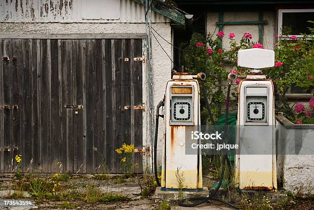 Foto de Abandonado Posto De Gasolina e mais fotos de stock de Abandonado - Abandonado, Abastecer, Antigo